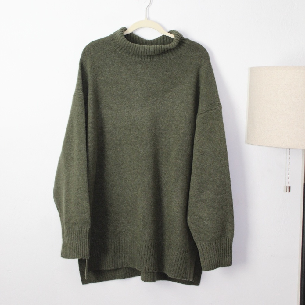 NWT Oversized H&M Sage Green Turtleneck Sweater, Size XL